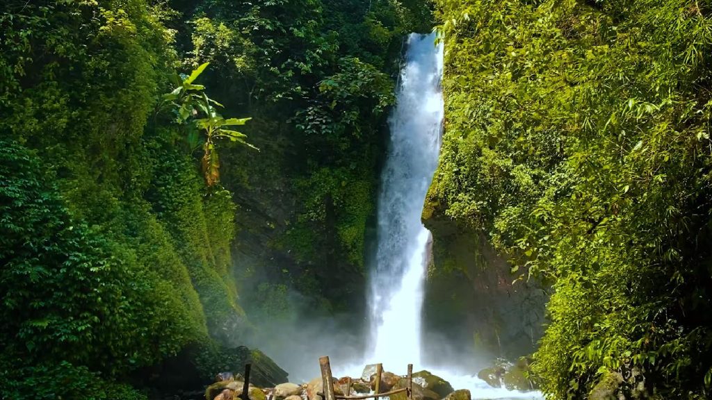 Kanchenjunga-Falls