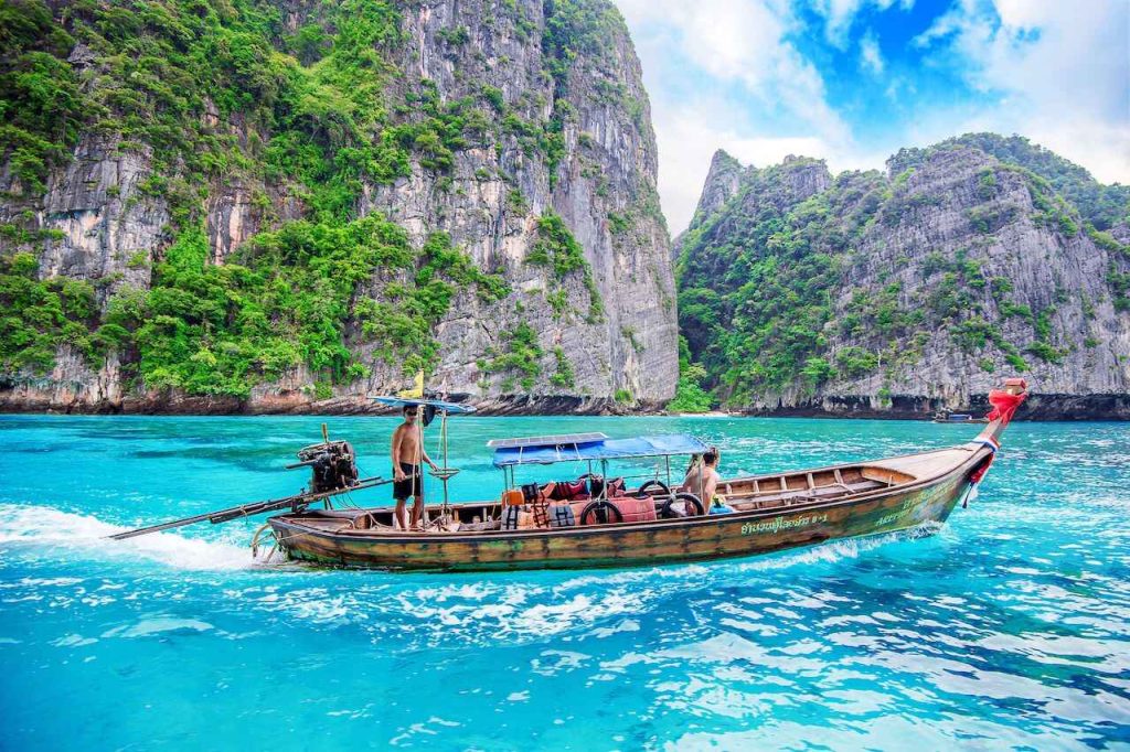 Long-boat-and-tourist-at-Maya-bay-in-Phi-Phi-Island