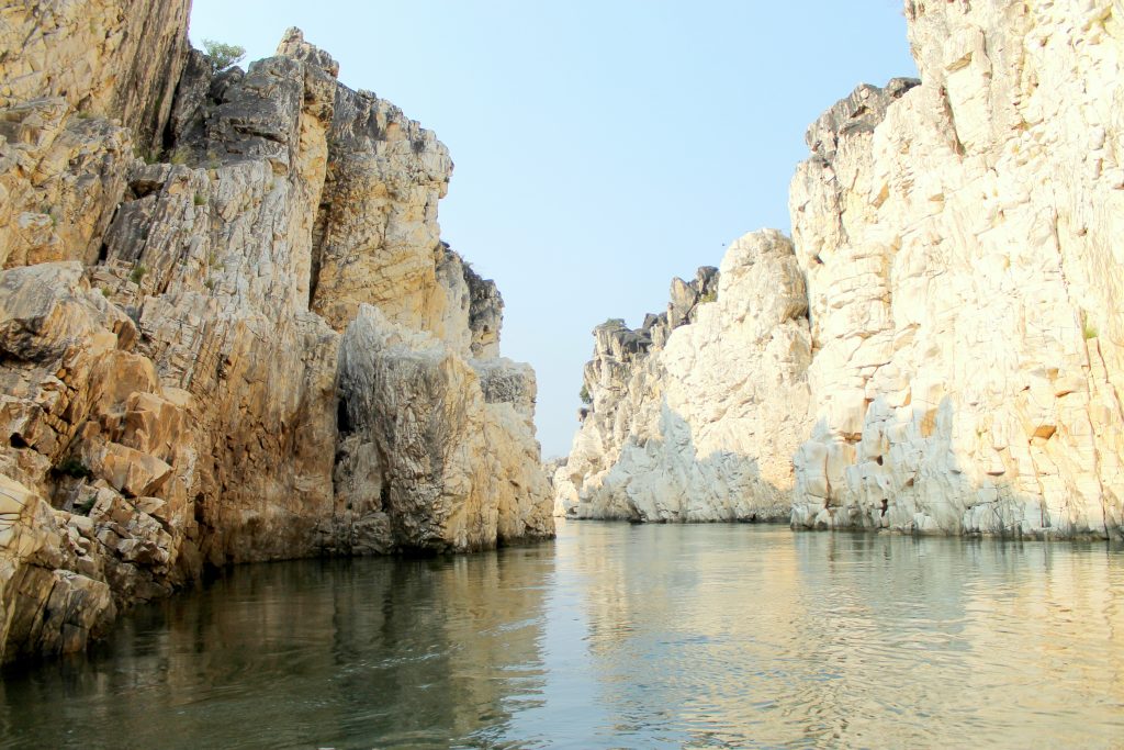 Marble_Rocks_-_Jabalpur