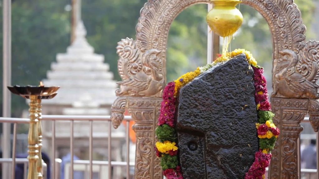 Shani-Shingnapur-Mandir-IDOL-closeup