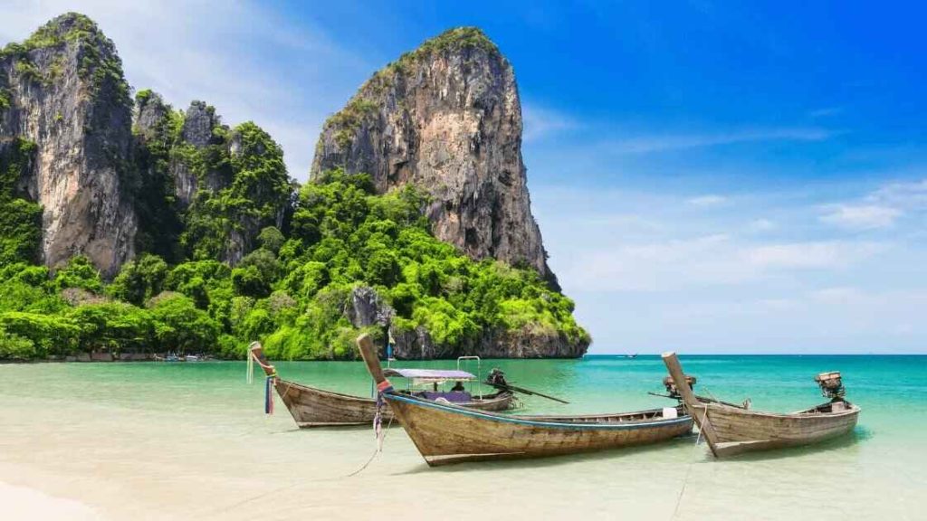 best-beaches-in-phuket-4799 (1)