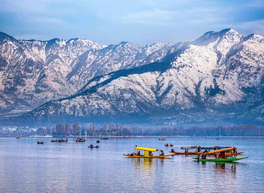 dal-lake-in-winter