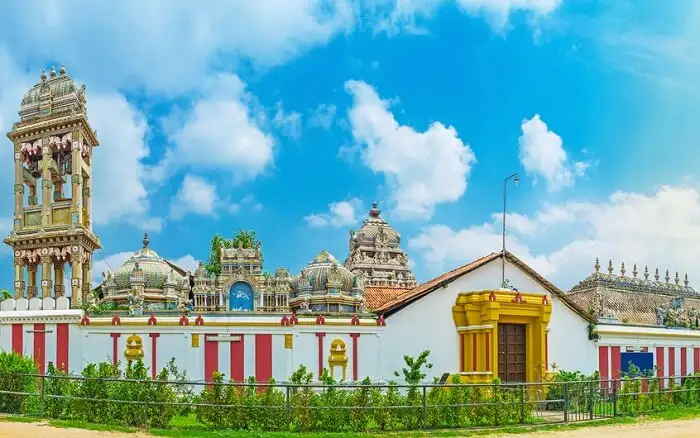 shutterstock-578038273-kw-010517-Panorama-of-Munneswaram-temple-complex-in-Chilaw-region-of-Sri-Lanka