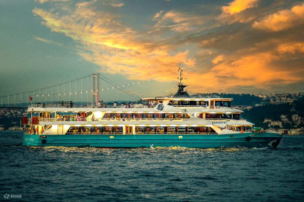 Istanbul_BosphorusNightCruisewDinner,DrinksShows