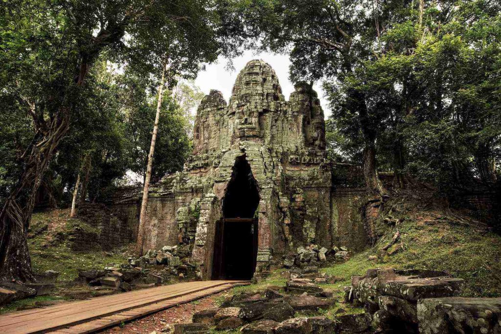 east_gate_angkor-thom-56b3b77b5f9b5829f82c1e6e (2)