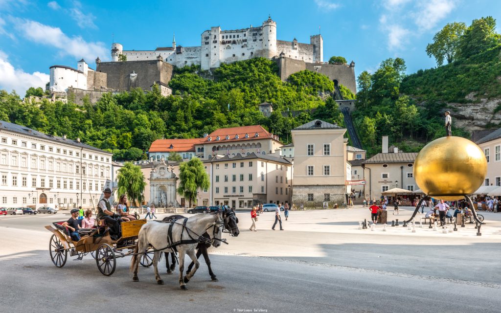 salzburg-kapitelplatz-1800×1125